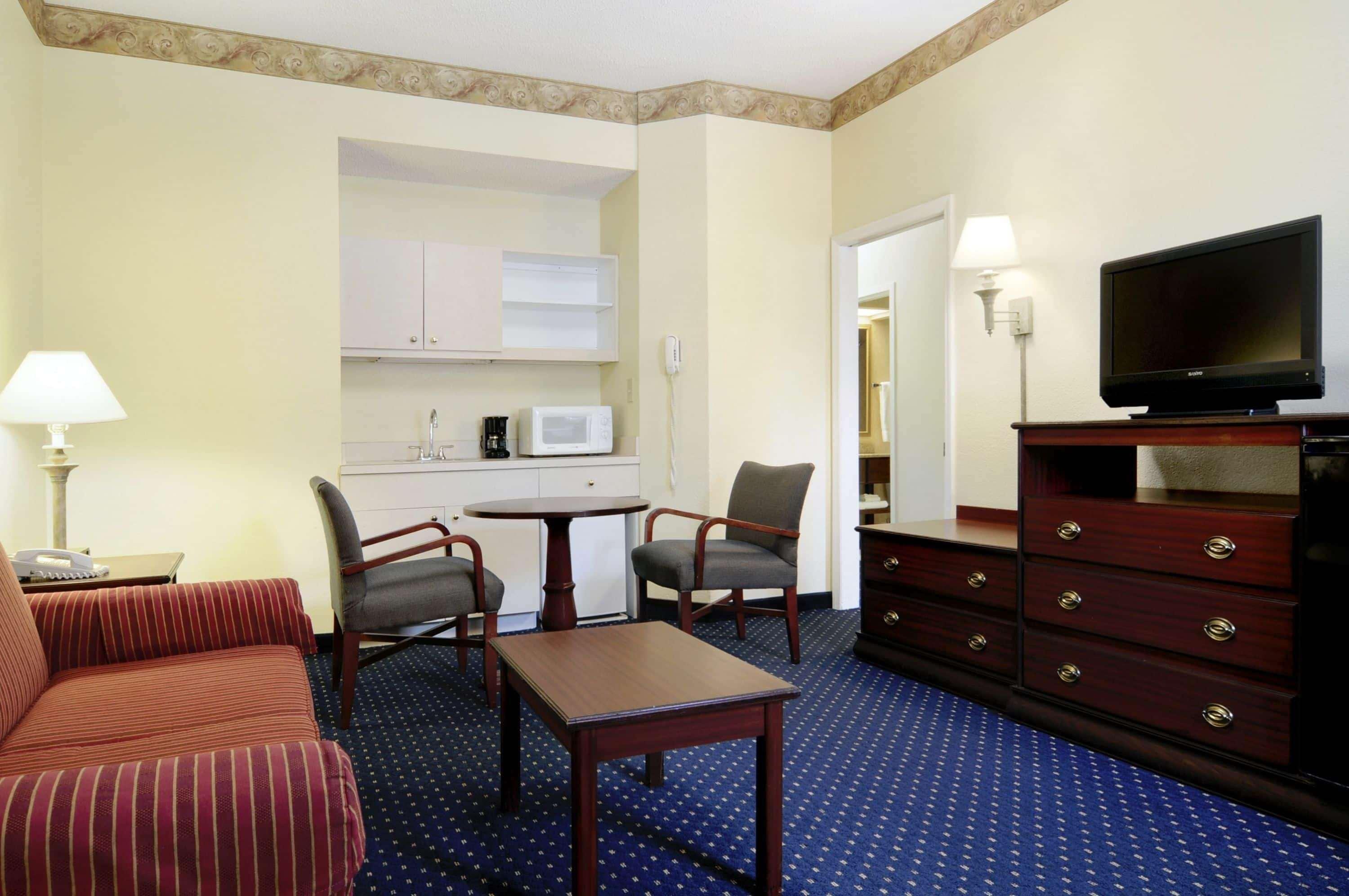 Baymont By Wyndham Tallahassee Esterno foto