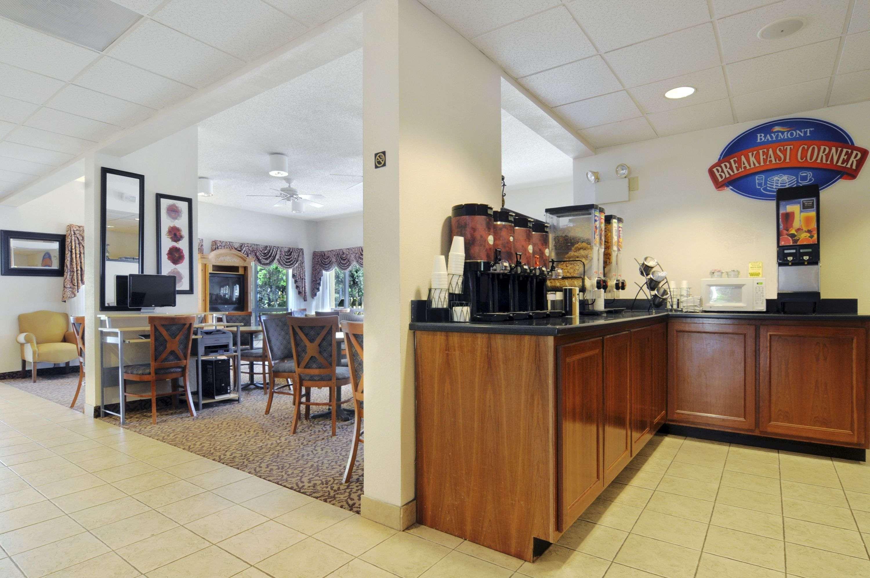 Baymont By Wyndham Tallahassee Esterno foto