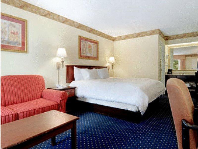Baymont By Wyndham Tallahassee Esterno foto