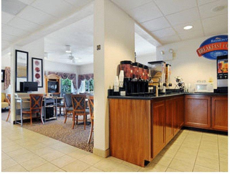 Baymont By Wyndham Tallahassee Esterno foto